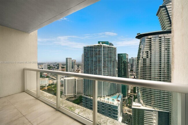 Building Photo - 475 Brickell Ave