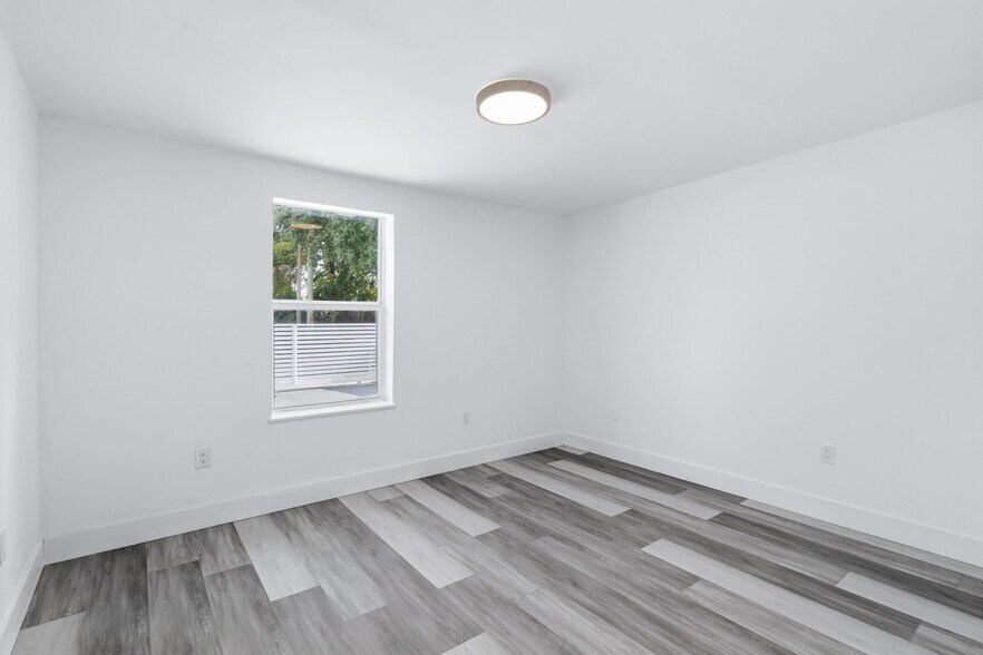 Building Photo - 2433 NW 97th St