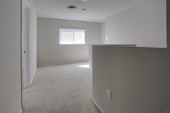 Building Photo - 552 Crystal Springs Dr
