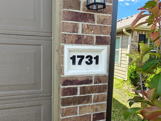 Building Photo - 1731 Gray Hawk Dr