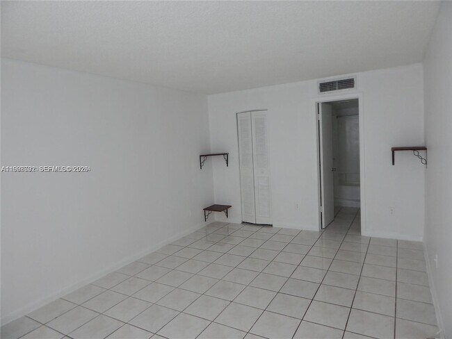 Building Photo - 14301 N Kendall Dr