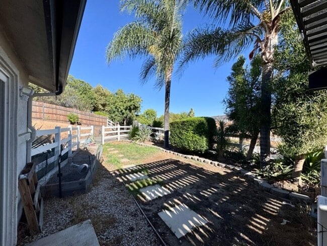 Building Photo - Move in Special! Move in by November 1st a...