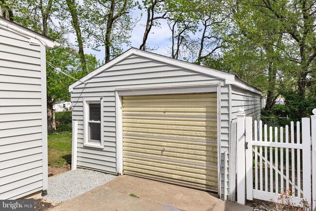 Building Photo - 1507 Clearbrook Ave