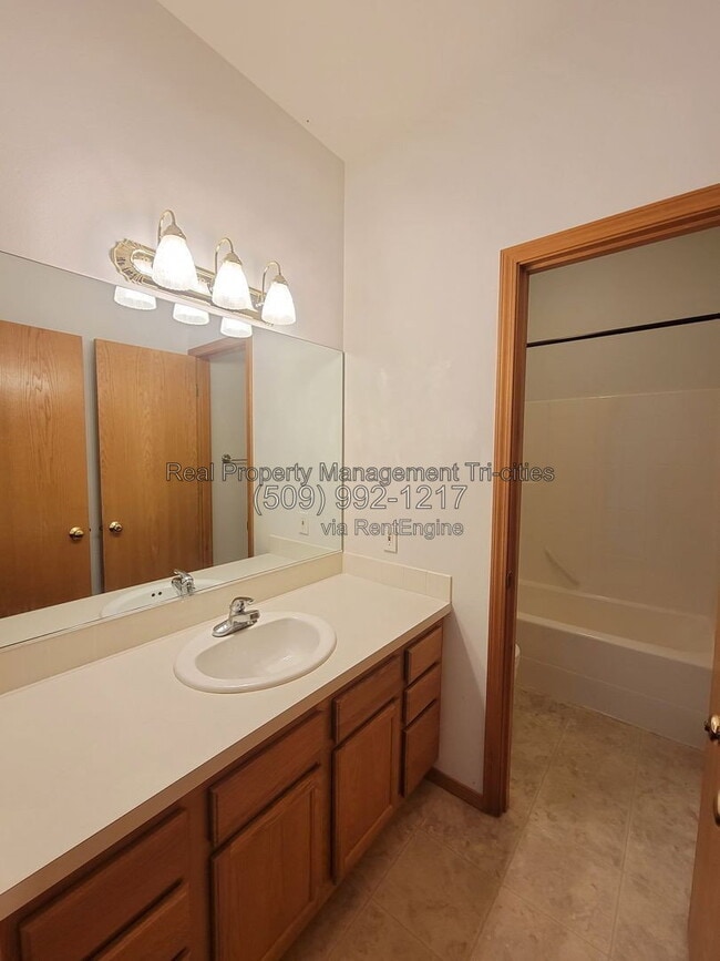 Building Photo - 4111 Joshua Dr