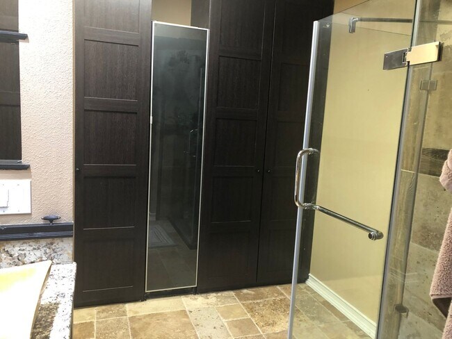 Building Photo - Perfect & Newly Updated Vacation Home, 45+ Active Adult Community. Available now through November...