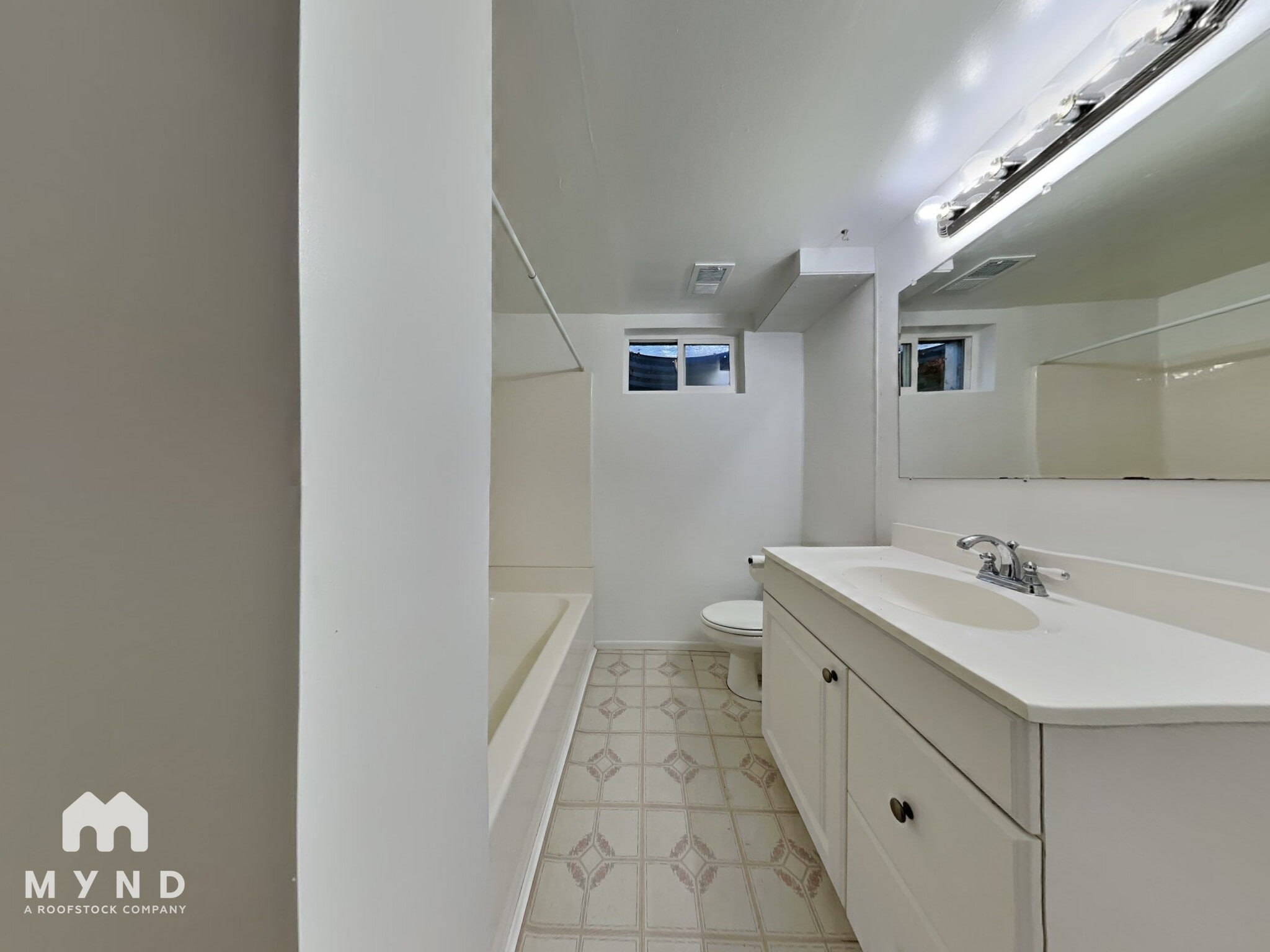 Building Photo - 775 S Braun St