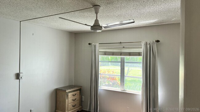 Building Photo - 2440 SW 22nd Ave