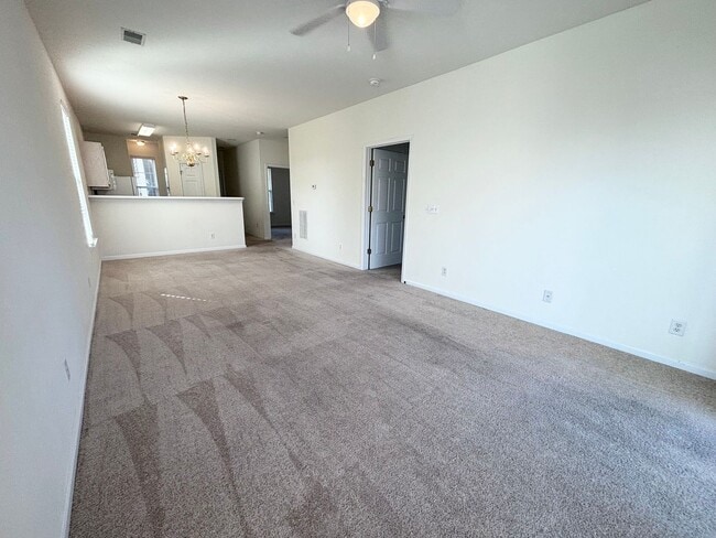 Building Photo - ***MOVE-IN SPECIAL*** $500 OFF OF YOUR FIRST MONTH'S RENT!!!