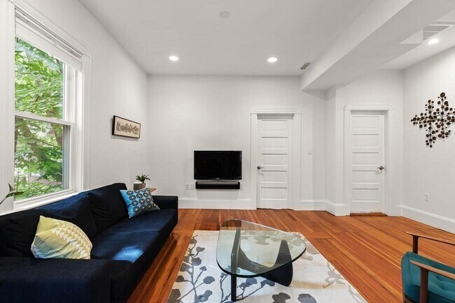 Building Photo - 46 Elmwood St