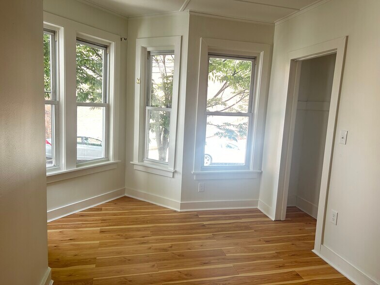 Bedroom 1 - 27 Alston St