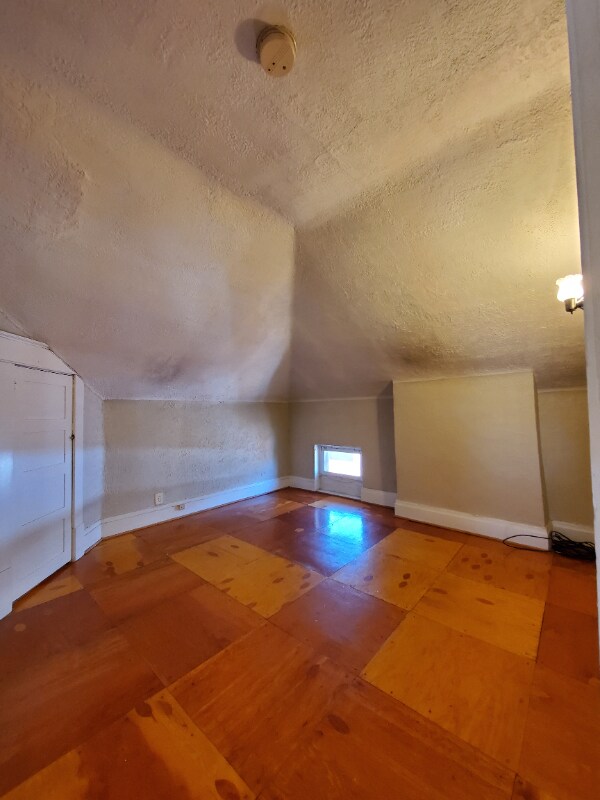 Building Photo - 65 Smith Pl