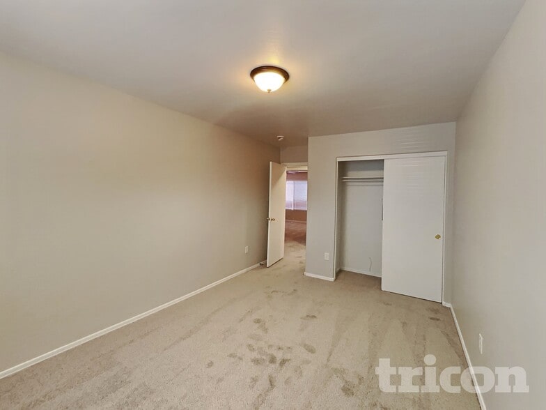 Building Photo - 3921 W Irwin Ave