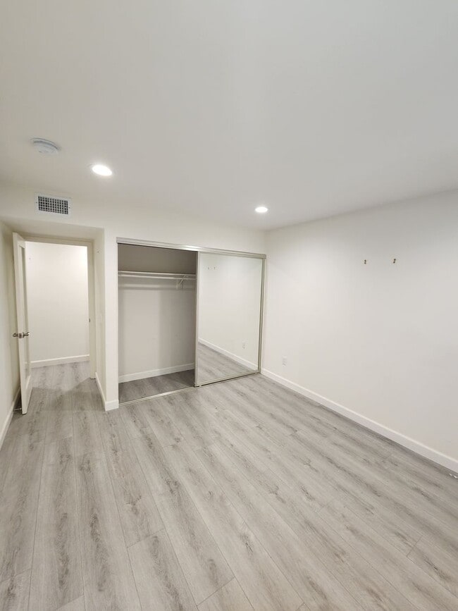 Building Photo - 3 Bedroom Townhouse in Solana Beach