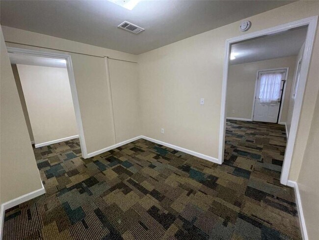 Building Photo - 2596 Woodland Dr NW