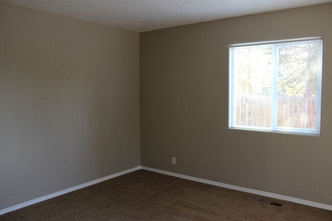 Building Photo - 16671 Shaw Pine Ct