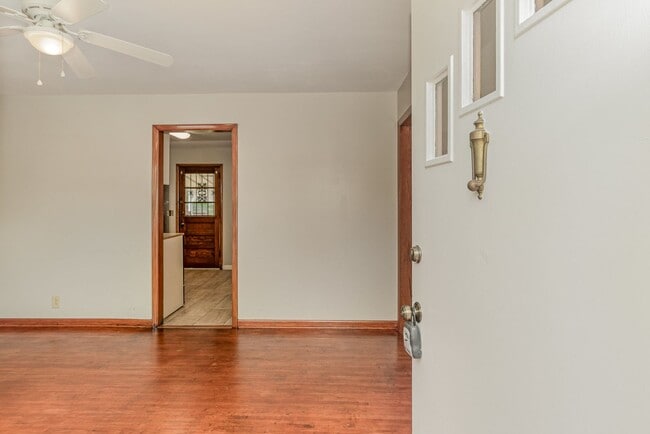 Building Photo - Charming 3 Bedroom 1 Bath Home in West Park!