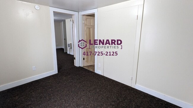 Building Photo - 2 Bedroom, 1 Bathroom Home!