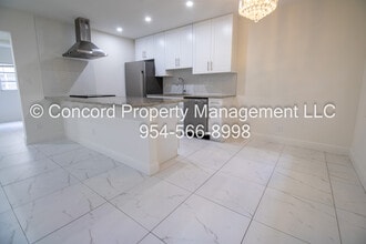 Building Photo - 1 Month Free Gorgeous 2BR- Open Layout- Island Kitchen-Pool- Central AC