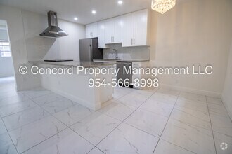 Building Photo - Stunning Upated 2 bedroom, 1 bath in Sailb...