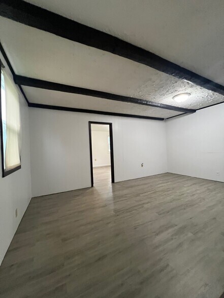 Family Room - 806 Menominee Dr