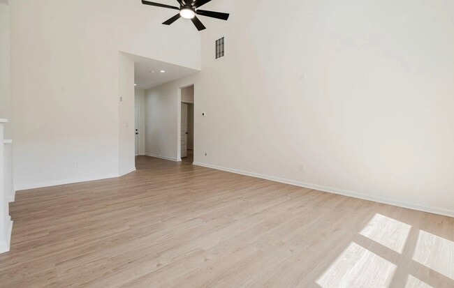 Building Photo - Newer 3 Bedroom, 2 Bath in North East Columbia- Available March 2026!