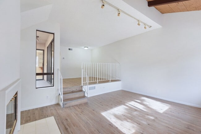 Building Photo - Tri-Level Townhome with Bonus Room | Ranch Los Charcos