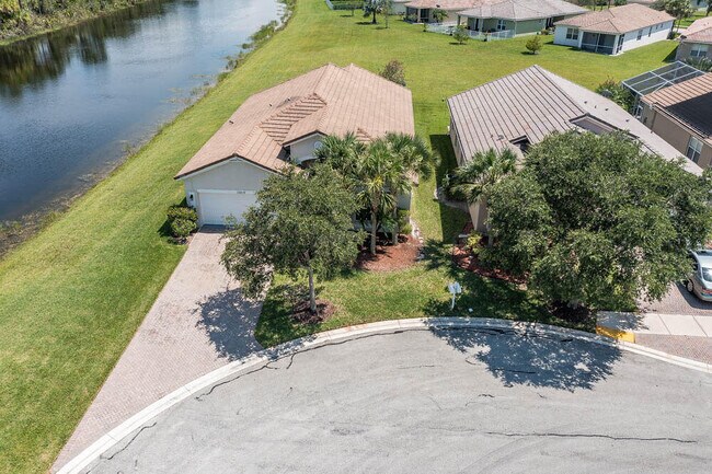 Building Photo - 10419 SW Southgate Ct