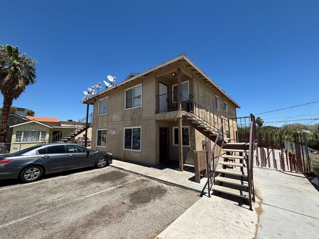Primary Photo - 2036 Crawford St
