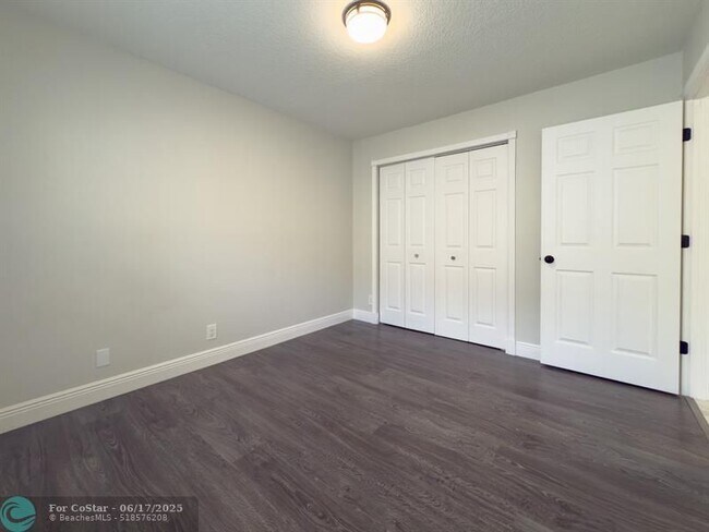 Building Photo - 12204 Sunset Point Cir