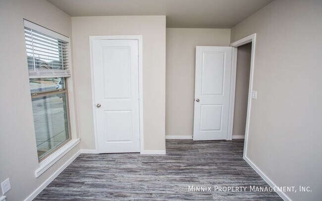 Building Photo - 2114 N. Ave. L-B