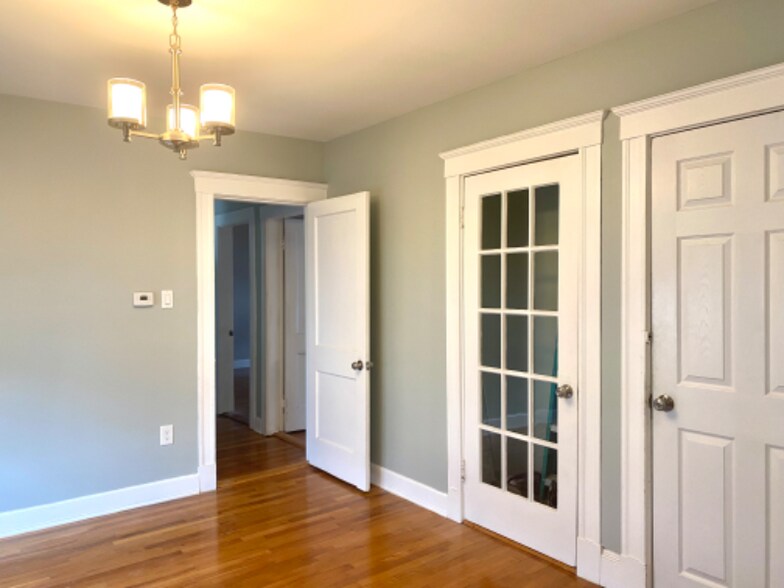 Building Photo - 347 Vermont St