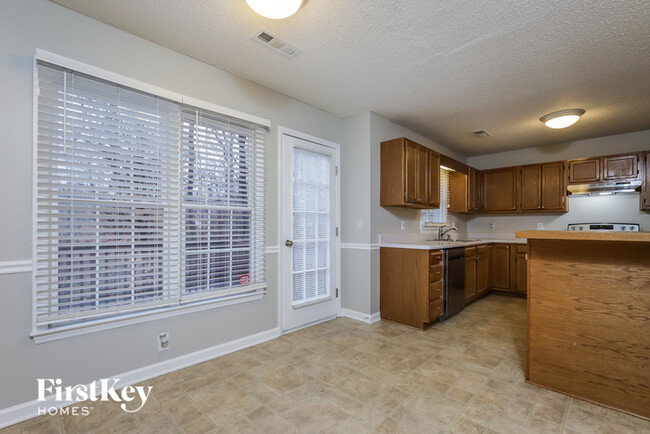 Building Photo - 120 Crestway Ct