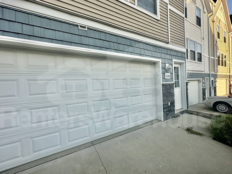 Building Photo - 1166 SE Village View Ln