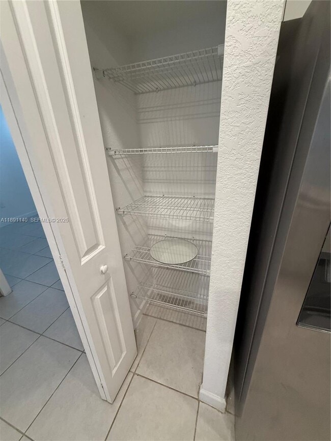 Building Photo - 1021 SE 27th Terrace