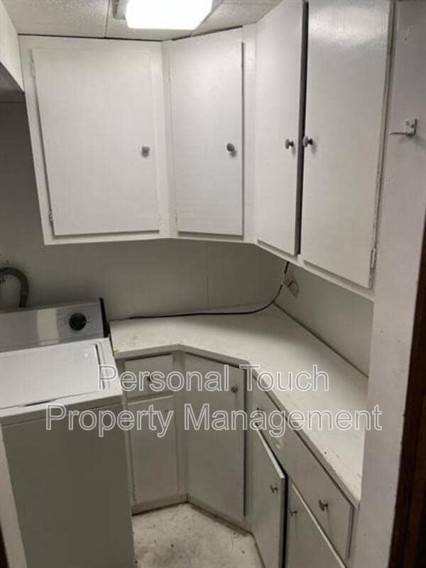 Building Photo - 1026 N University Dr
