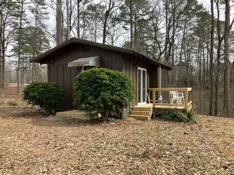 Building Photo - 495 Annie Lee Rd