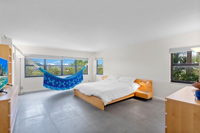 Building Photo - 4900 N Ocean Blvd