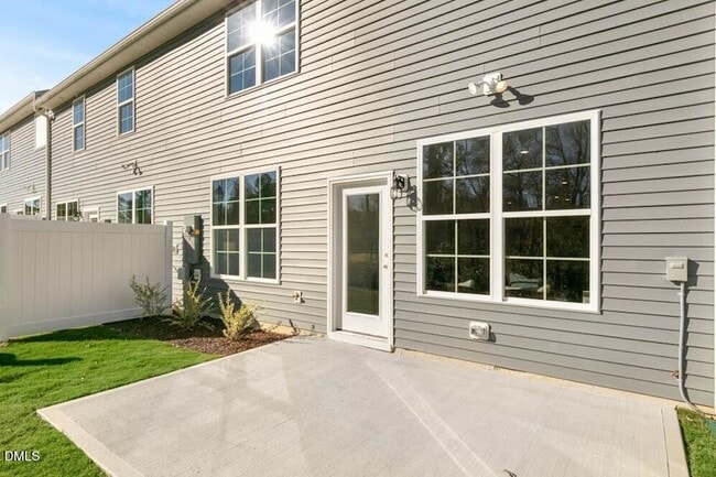 Building Photo - 2101 Cherry Top Dr