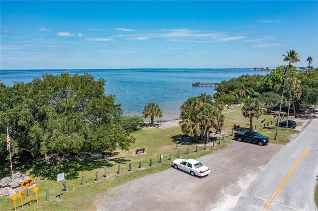 Building Photo - 513 Crystal Beach Ave