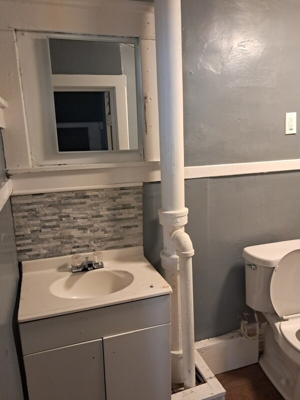 Building Photo - 1137 E 66th St