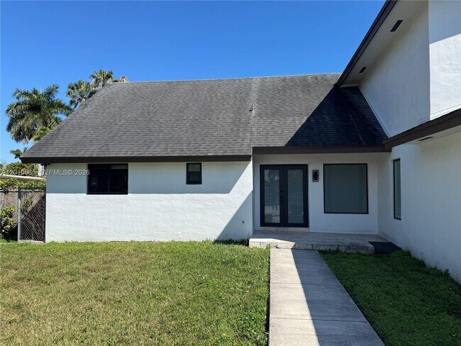 Building Photo - 3155 SW 132nd Ave