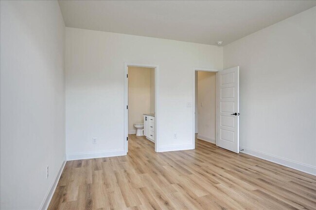 Building Photo - 814 Sweet Grass Cir
