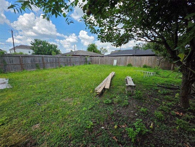 Building Photo - 4105 Rutland St