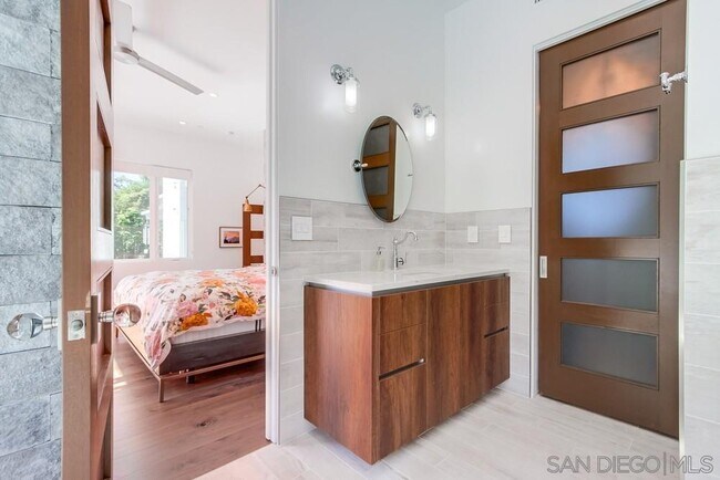 Building Photo - 738 Castro St