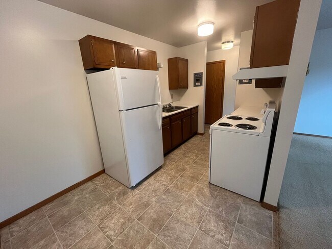 Building Photo - 1 Bed 1 Bath Heat and Water Included!