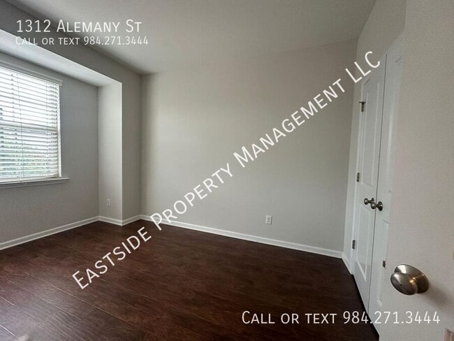 Building Photo - 1312 Alemany St
