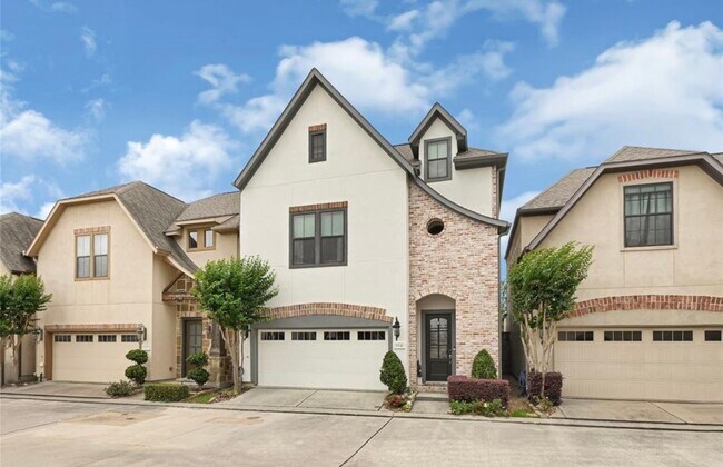 Building Photo - 1531 Woodbend Park W