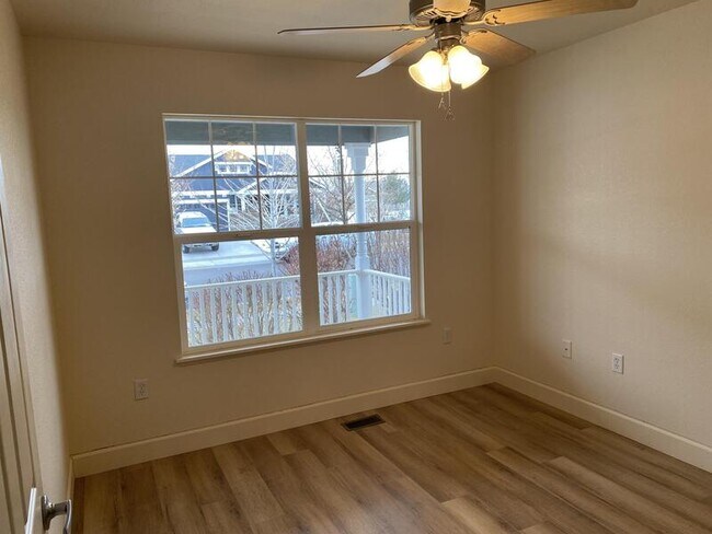 Building Photo - 1032 Canal Dr