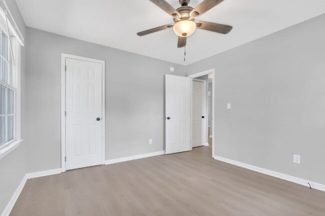 Building Photo - Discover Comfort and Convenience! Prime Bo...