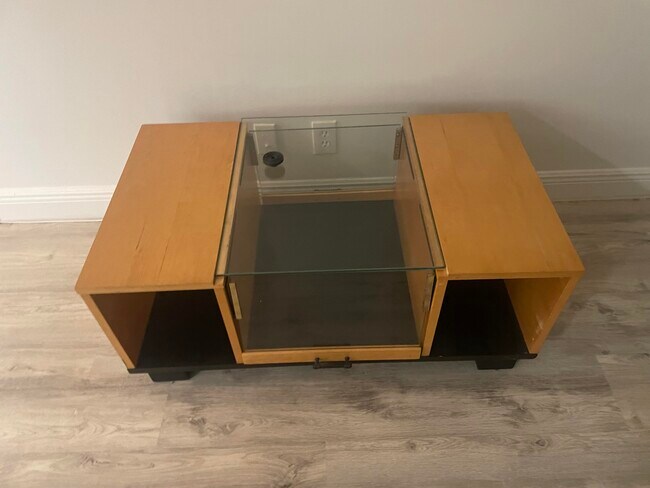 Building Photo - 400 Village Green Cir W